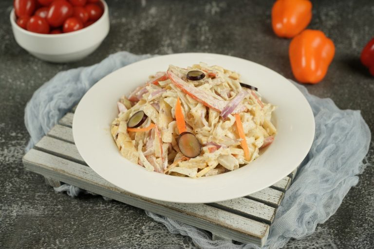 Pasta salad with fresh vegetables